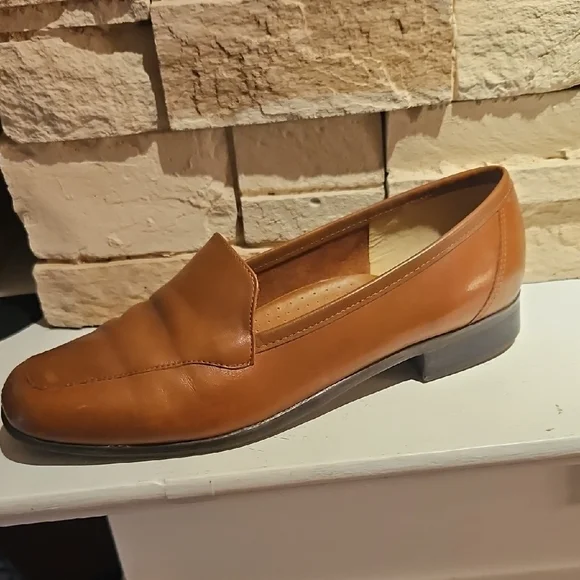 Naturalizer Women's Brown Loafers - Picture 5 of 7